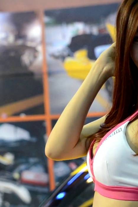 [各类性感视频]ID0411 韩国车展 气质超短裙美女模特[MP4-68M]--性感提示：丰满双手