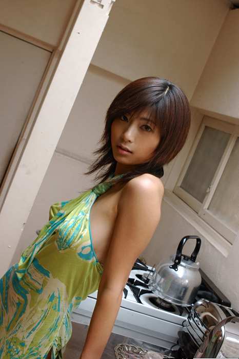 Graphis套图ID0268 2005-09-16 [Graphis Gals][Nude Photo Gallery] Rin Suzuka - [Things Falling]