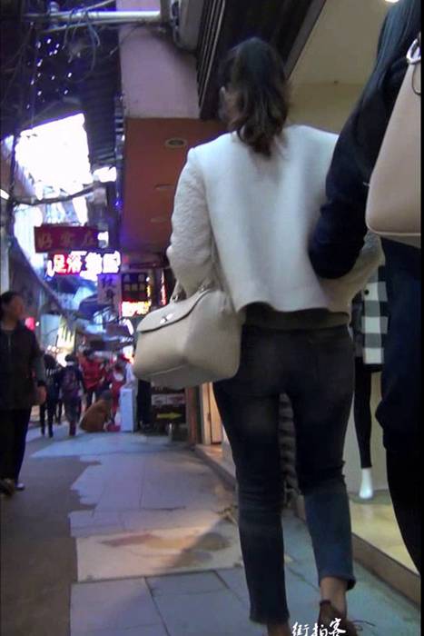[街拍客视频]jx0605 成熟牛仔紧身裤翘臀美女
