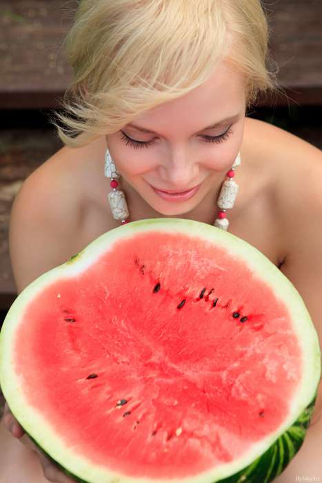 [RylskyArt写真]ID0265 2013-12-10 Feeona - Watermelon--性感提示：私房写真隐约可见紧致紧